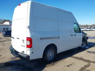 2020 Nissan NV Cargo SV z VIN 1N6BF0LY2LN804118, wystawiony jako IAAI lot #41428353 z przebiegiem 111 941 mil mil oraz . Historia ofert i sprzedaży dostępna na DreamBid. Obrazek 4.