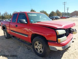 2006 Chevrolet Silverado 1500 LT2 with VIN 1GCEK19B56Z218062, listed as a IAAI auction lot 41699683 with 290,252 mi miles. Bid and sale history available at carsss.com. Image 14.
