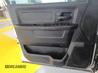 2017 Ram 2500 Tradesman z VIN 3C6TR5HT0HG771975, wystawiony jako IAAI lot #42801757 z przebiegiem 185 058 mil mil oraz . Historia ofert i sprzedaży dostępna na DreamBid. Obrazek 14.