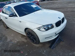 2009 BMW 1 Series 128i с VIN WBAUP73569VK75334, выставлен на аукционе IAAI как лот 42382136 с пробегом 112 897 миль миль и . История ставок и продаж доступна на DreamBid. Изображение 1.