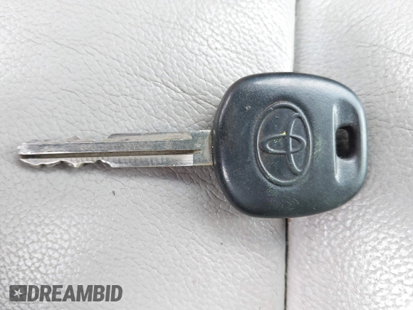 2014 Toyota Sienna XLE with VIN 5TDYK3DC9ES511035, listed as a IAAI auction lot 41884115 with 153,071 mi miles. Bid and sale history available at carsss.com. Image 11.