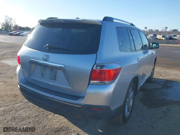 2013 Toyota Highlander Limited with VIN 5TDYK3EH6DS136679, listed as a IAAI auction lot 41835155 with 390,461 mi miles. Bid and sale history available at carsss.com. Image 4.