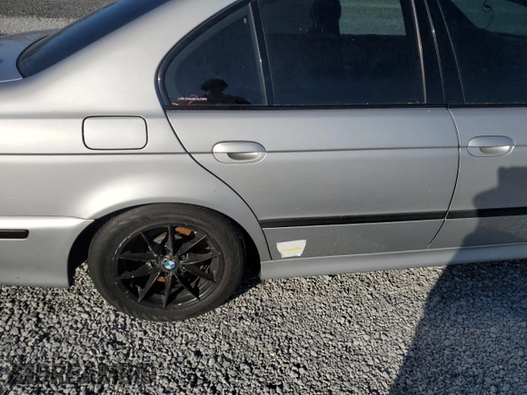 2003 BMW M5 z VIN WBSDE93433CF93518, wystawiony jako Copart lot #77962914 z przebiegiem Nie podano mil oraz Nie do naprawy. Historia ofert i sprzedaży dostępna na DreamBid. Obrazek 12.