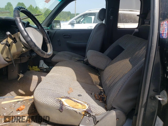 1995 Toyota T100 DX z VIN JT4VD12E4S0008162, wystawiony jako Copart lot #65768104 z przebiegiem 404 762 mil mil oraz Nie do naprawy • Non repairable. Historia ofert i sprzedaży dostępna na DreamBid. Obrazek 7.