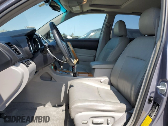 2008 Toyota Highlander Limited z VIN JTEEW44A082021327, wystawiony jako Copart lot #52400345 z przebiegiem 161 442 mil mil oraz Szkoda całkowita • Salvage title. Historia ofert i sprzedaży dostępna na DreamBid. Obrazek 7.