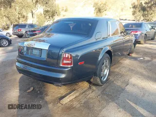 2008 Rolls-Royce Phantom z VIN SCA1S68538UX08739, wystawiony jako IAAI lot #41542958 z przebiegiem 15 238 mil mil oraz . Historia ofert i sprzedaży dostępna na DreamBid. Obrazek 4.