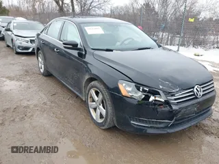 2013 Volkswagen Passat SE z VIN 1VWBH7A39DC126667, wystawiony jako IAAI lot #38642003 z przebiegiem 146 118 mil mil oraz . Historia ofert i sprzedaży dostępna na DreamBid. Obrazek 1.
