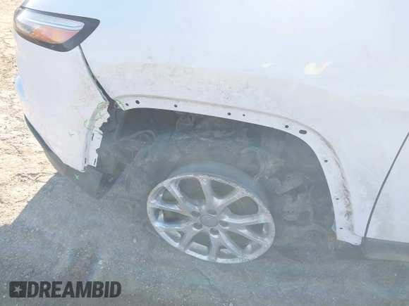 2015 Jeep Cherokee Latitude with VIN 1C4PJMCB3FW734573, listed as a IAAI auction lot 41825561 with 141,250 mi miles. Bid and sale history available at carsss.com. Image 6.