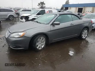 2011 Chrysler 200 Touring z VIN 1C3BC2EG1BN614034, wystawiony jako Copart lot #43150375 z przebiegiem 84 390 mil mil oraz Szkoda całkowita • Salvage title. Historia ofert i sprzedaży dostępna na DreamBid. Obrazek 1.
