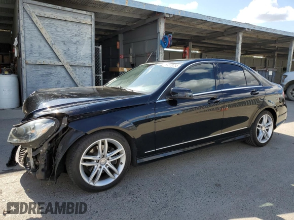2013 Mercedes-Benz C 250 Sport z VIN WDDGF4HB9DA754630, wystawiony jako Copart lot #56878755 z przebiegiem 181 668 mil mil oraz Szkoda całkowita • Salvage title. Historia ofert i sprzedaży dostępna na DreamBid. Obrazek 1.