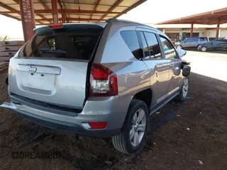 2017 Jeep Compass Sport z VIN 1C4NJCBA5HD147204, wystawiony jako IAAI lot #42552294 z przebiegiem 89 153 mil mil oraz . Historia ofert i sprzedaży dostępna na DreamBid. Obrazek 4.