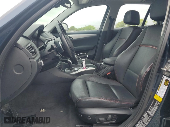 2013 BMW X1 xDrive28i z VIN WBAVL1C5XDVR85326, wystawiony jako Copart lot #58524225 z przebiegiem 138 389 mil mil oraz Szkoda całkowita • Salvage title. Historia ofert i sprzedaży dostępna na DreamBid. Obrazek 7.