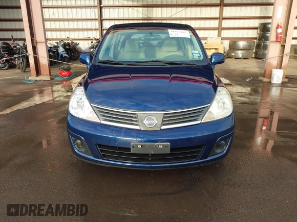 2009 Nissan Versa S z VIN 3N1BC13E19L353170, wystawiony jako IAAI lot #41493381 z przebiegiem 135 765 mil mil oraz . Historia ofert i sprzedaży dostępna na DreamBid. Obrazek 12.