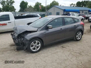 2014 Ford Focus SE z VIN 1FADP3K21EL390325, wystawiony jako Copart lot #55820015 z przebiegiem 110 680 mil mil oraz Szkody całkowita. Historia ofert i sprzedaży dostępna na DreamBid. Obrazek 1.