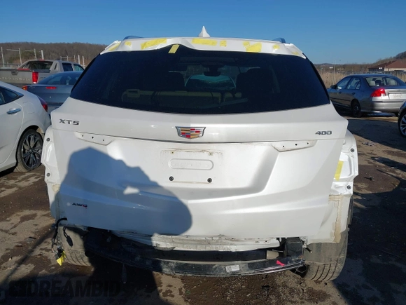 2021 Cadillac XT5 AWD Premium Luxury with VIN 1GYKNDRS9MZ149394, listed as a IAAI auction lot 41465952 with 32,292 mi miles. Bid and sale history available at carsss.com. Image 17.
