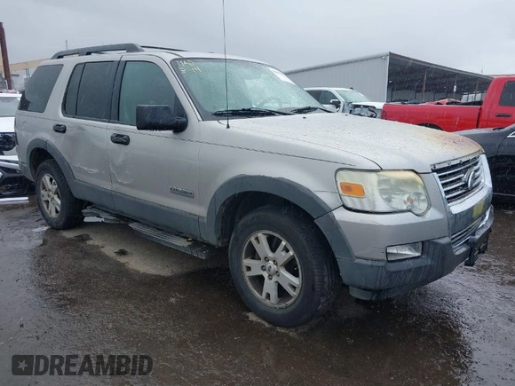 2006 Ford Explorer XLT with VIN 1FMEU73816ZA04465, listed as a IAAI auction lot 41803947 with 185,866 mi miles. Bid and sale history available at carsss.com. Image 1.