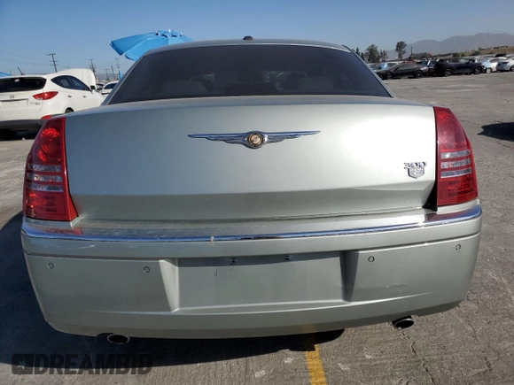 2006 Chrysler 300 C z VIN 2C3LA63H66H408557, wystawiony jako Copart lot #57797005 z przebiegiem 71 932 mil mil oraz Szkoda całkowita • Salvage title. Historia ofert i sprzedaży dostępna na DreamBid. Obrazek 6.