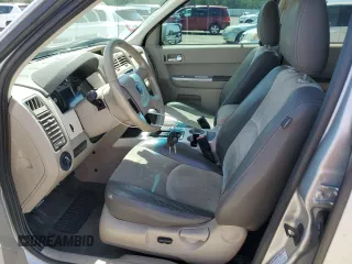 2008 Mercury Mariner Premier z VIN 4M2CU87188KJ04938, wystawiony jako Copart lot #57423395 z przebiegiem 185 897 mil mil oraz Czysty tytuł • Clean title. Historia ofert i sprzedaży dostępna na DreamBid. Obrazek 7.