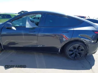 2024 Tesla Model Y Long Range z VIN 7SAYGDEE0RF128802, wystawiony jako IAAI lot #42128685 z przebiegiem 15 713 mil mil oraz . Historia ofert i sprzedaży dostępna na DreamBid. Obrazek 13.