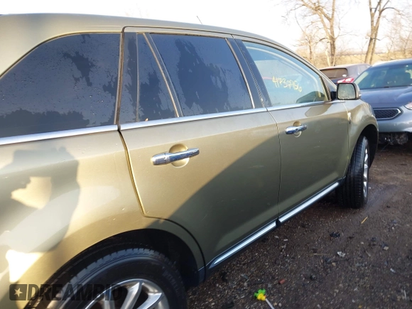 2013 Lincoln MKX z VIN 2LMDJ8JK6DBL06315, wystawiony jako IAAI lot #41737956 z przebiegiem 134 423 mil mil oraz . Historia ofert i sprzedaży dostępna na DreamBid. Obrazek 13.