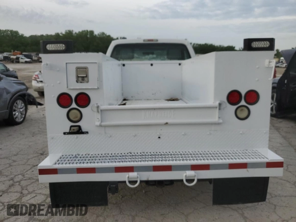 2011 Ford F-250 XL z VIN 1FDBF2A67BEC47393, wystawiony jako Copart lot #55200095 z przebiegiem 65 588 mil mil oraz Szkoda całkowita • Salvage title. Historia ofert i sprzedaży dostępna na DreamBid. Obrazek 6.