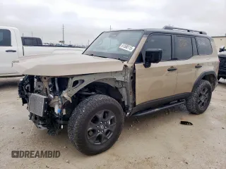 2024 Lexus GX 550 Premium z VIN JTJTBCDX2R5011482, wystawiony jako Copart lot #51550115 z przebiegiem 8 171 mil mil oraz Szkoda całkowita • Salvage title. Historia ofert i sprzedaży dostępna na DreamBid. Obrazek 1.