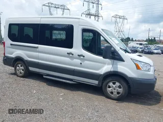 2017 Ford Transit XL z VIN 1FBAX2CM2HKA76480, wystawiony jako IAAI lot #42757002 z przebiegiem 139 483 mil mil oraz . Historia ofert i sprzedaży dostępna na DreamBid. Obrazek 1.