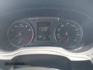 2016 Audi Q3 Premium Plus z VIN WA1EFCFS3GR002758, wystawiony jako IAAI lot #42262429 z przebiegiem 134 850 mil mil oraz . Historia ofert i sprzedaży dostępna na DreamBid. Obrazek 7.