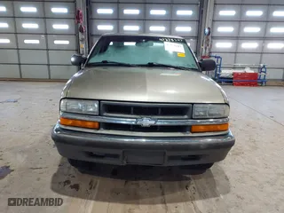 2000 Chevrolet S-10 LS with VIN 1GCCS1449YK187118, listed as a IAAI auction lot 41278247 with 0 mi miles. Bid and sale history available at carsss.com. Image 12.