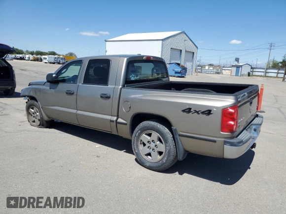 2006 Dodge Dakota SLT z VIN 1D7HW48NX6S709353, wystawiony jako Copart lot #58043225 z przebiegiem 222 008 mil mil oraz Szkoda całkowita • Salvage title. Historia ofert i sprzedaży dostępna na DreamBid. Obrazek 2.