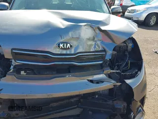 2018 Kia Soul ! with VIN KNDJX3AA5J7561683, listed as a IAAI auction lot 40957017 with 23,217 mi miles. Bid and sale history available at carsss.com. Image 6.