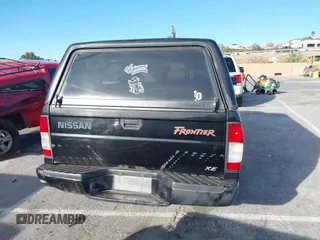 1999 Nissan Frontier XE z VIN 1N6DD26S6XC329964, wystawiony jako IAAI lot #41227011 z przebiegiem 199 039 mil mil oraz . Historia ofert i sprzedaży dostępna na DreamBid. Obrazek 17.