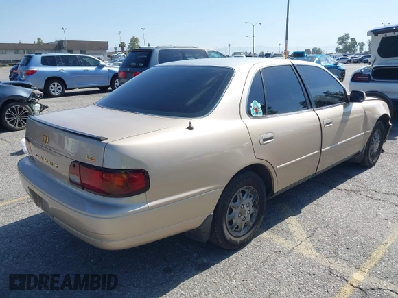 1996 Toyota Camry DX z VIN JT2BG12K0T0347950, wystawiony jako IAAI lot #42248890 z przebiegiem 264 017 mil mil oraz . Historia ofert i sprzedaży dostępna na DreamBid. Obrazek 4.