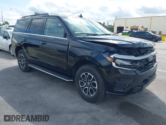 2022 Ford Expedition XLT with VIN 1FMJU1JT9NEA67323, listed as a IAAI auction lot 41628599 with 34,513 mi miles. Bid and sale history available at carsss.com. Image 1.