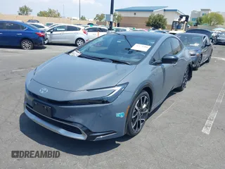 2024 Toyota Prius SE z VIN JTDACACU1R3033326, wystawiony jako IAAI lot #42174204 z przebiegiem 11 273 mil mil oraz . Historia ofert i sprzedaży dostępna na DreamBid. Obrazek 2.