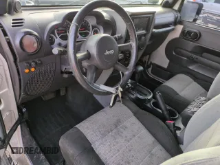2007 Jeep Wrangler Rubicon z VIN 1J8GA64157L125319, wystawiony jako Copart lot #82929184 z przebiegiem 82 019 mil mil oraz Szkoda całkowita • Salvage title. Historia ofert i sprzedaży dostępna na DreamBid. Obrazek 8.