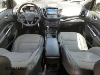 2017 Ford Escape SE z VIN 1FMCU0G92HUD20328, wystawiony jako Copart lot #55181485 z przebiegiem Nie podano mil oraz Szkoda całkowita • Salvage title. Historia ofert i sprzedaży dostępna na DreamBid. Obrazek 8.