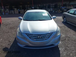 2011 Hyundai Sonata SE with VIN 5NPEC4ACXBH281274, listed as a IAAI auction lot 41433159 with 211,652 mi miles. Bid and sale history available at carsss.com. Image 6.