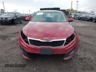 2013 Kia Optima EX z VIN 5XXGN4A78DG141924, wystawiony jako IAAI lot #41474952 z przebiegiem 172 814 mil mil oraz . Historia ofert i sprzedaży dostępna na DreamBid. Obrazek 11.