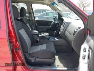 2007 Ford Escape XLT with VIN 1FMYU03117KB44940, listed as a IAAI auction lot 42148846 with 238,871 mi miles. Bid and sale history available at carsss.com. Image 5.