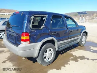2002 Ford Escape XLT Choice with VIN 1FMYU031X2KC29008, listed as a IAAI auction lot 41747084 with 179,062 mi miles. Bid and sale history available at carsss.com. Image 4.