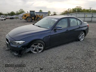 2015 BMW 3 Series 328i xDrive z VIN WBA3B5C5XFF960442, wystawiony jako Copart lot #54366375 z przebiegiem 56 953 mil mil oraz Szkody całkowita. Historia ofert i sprzedaży dostępna na DreamBid. Obrazek 1.