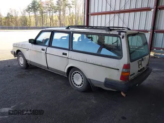 1993 Volvo 240 с VIN YV1AW8805P1954635, выставлен на аукционе IAAI как лот 42135518 с пробегом 172 621 миль миль и . История ставок и продаж доступна на DreamBid. Изображение 3.