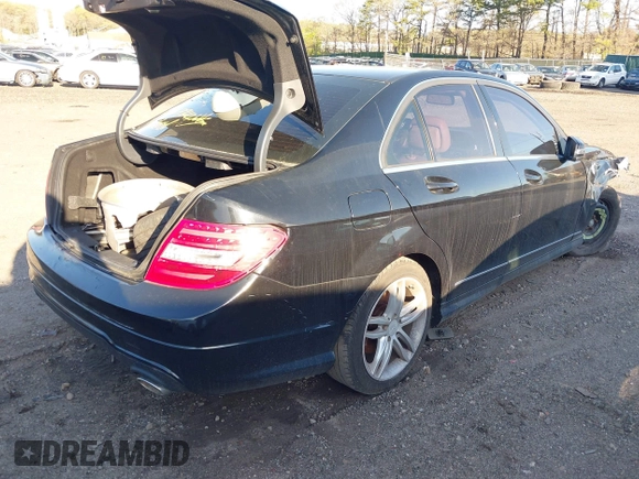 2012 Mercedes-Benz C 300 Sport с VIN WDDGF8BB7CR198950, выставлен на аукционе IAAI как лот 42138119 с пробегом Не указан миль и . История ставок и продаж доступна на DreamBid. Изображение 4.
