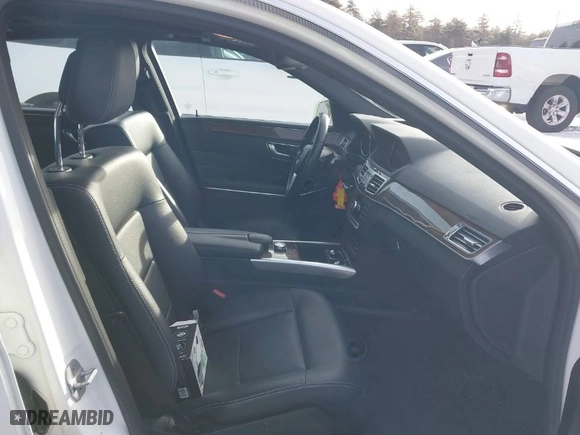 2014 Mercedes-Benz E-Class E 350 Luxury with VIN WDDHF8JB7EB040089, listed as a IAAI auction lot 41566303 with NaN miles. Bid and sale history available at carsss.com. Image 5.