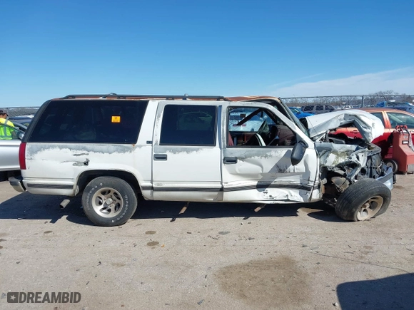 1996 GMC Suburban with VIN 1GDEC16R8TJ738647, listed as a IAAI auction lot 41688543 with 216,078 mi miles. Bid and sale history available at carsss.com. Image 14.