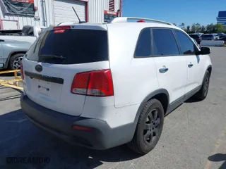2011 Kia Sorento LX with VIN 5XYKT3A15BG050737, listed as a IAAI auction lot 41959500 with 200,621 mi miles. Bid and sale history available at carsss.com. Image 4.