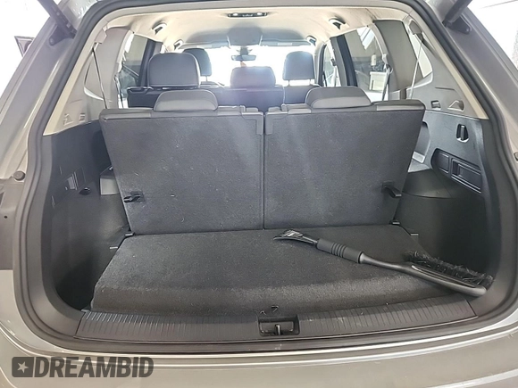 2024 Volkswagen Tiguan SE with VIN 3VV3B7AX9RM084536, listed as a IAAI auction lot 42708274 with 33,250 mi miles and . Bid and sale history available at DreamBid. Image 28.