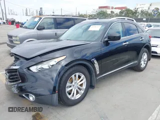 2014 Infiniti QX70 z VIN JN8CS1MW6EM410091, wystawiony jako IAAI lot #41896327 z przebiegiem 139 021 mil mil oraz . Historia ofert i sprzedaży dostępna na DreamBid. Obrazek 17.
