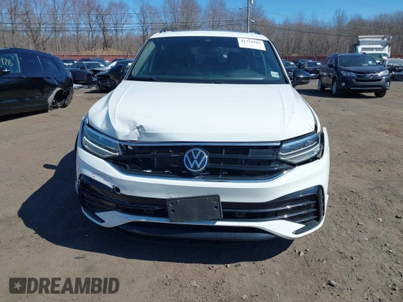 2022 Volkswagen Tiguan SE R-Line Black z VIN 3VV8B7AX4NM027208, wystawiony jako IAAI lot #41729385 z przebiegiem 51 274 mil mil oraz . Historia ofert i sprzedaży dostępna na DreamBid. Obrazek 12.